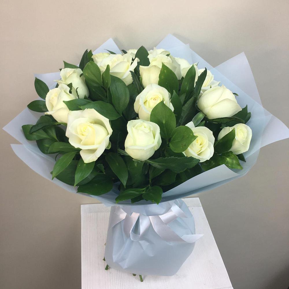 Букет 15 Белых роз Проуд в Вурнары