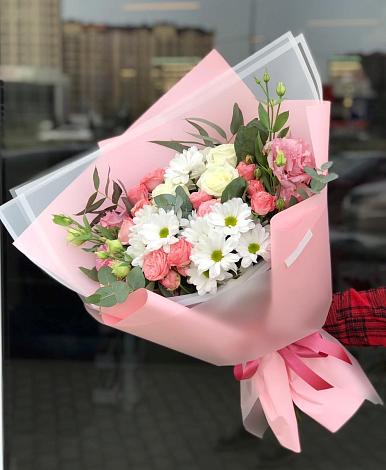 Букет цветов из: Розы, Лизиантусы и Хризантемы в Вурнары